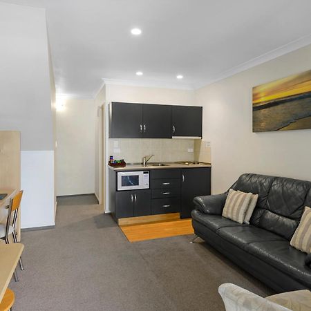 Colombo In The City Christchurch Kültér fotó A typical apartment at the hotel
